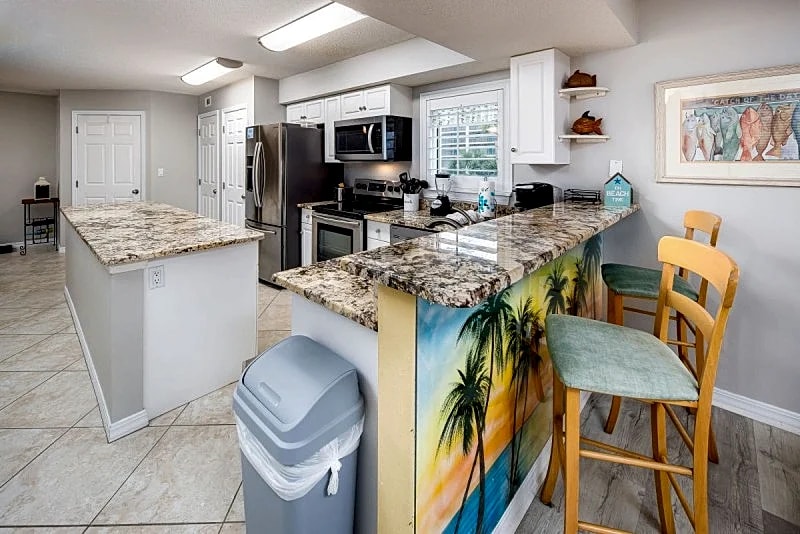 Summerlin 101:Beautiful corner condo- beach front, free beach chairs & WiFi in Fort Walton Beach, Florida, United States — photo 5
