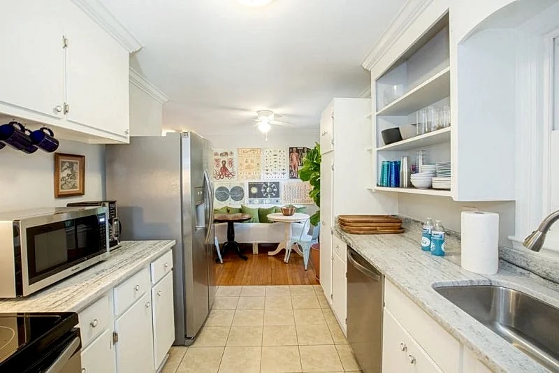 Live Oak Lounge – Charleston Rental – 3 Bedroom House Close to Everything in Charleston in Charleston, South Carolina, United States — photo 2