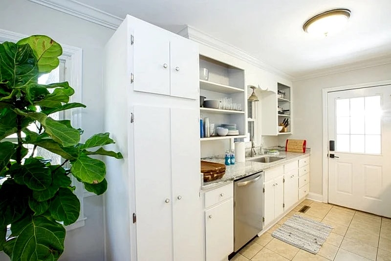Live Oak Lounge – Charleston Rental – 3 Bedroom House Close to Everything in Charleston in Charleston, South Carolina, United States — photo 4
