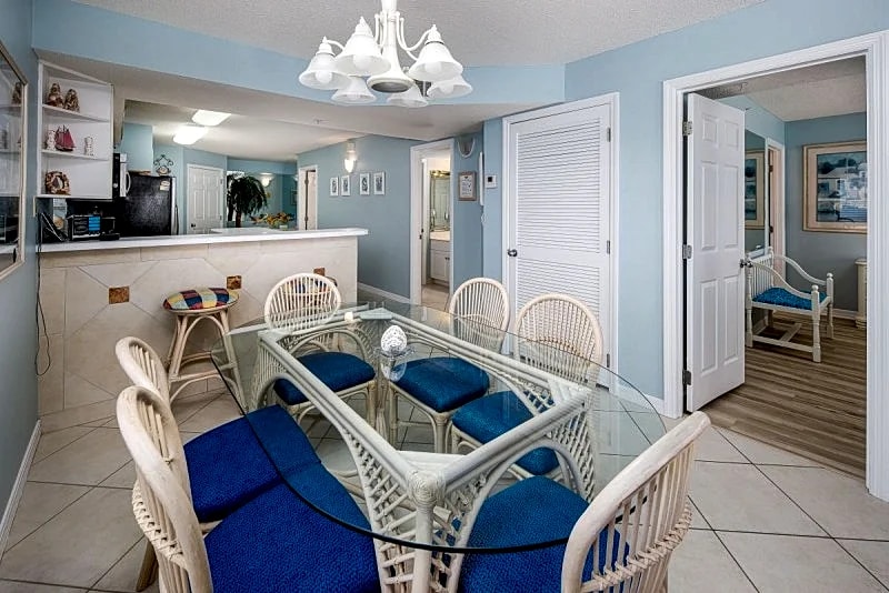 Summerlin 505 - Exquisite Waterfront, Corner Unit, Free Golf, Free Bch Chairs in Fort Walton Beach, Florida, United States — photo 5
