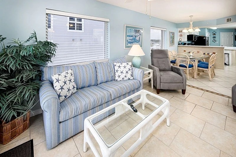 Summerlin 505 - Exquisite Waterfront, Corner Unit, Free Golf, Free Bch Chairs in Fort Walton Beach, Florida, United States — photo 3