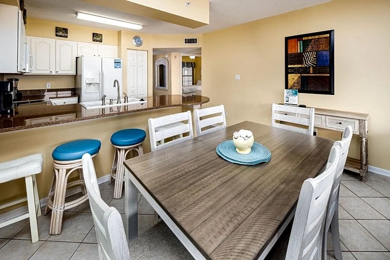 ETW 3002- Spacious beach condo- full kitchen, w/d, balcony, pool, BBQ in Fort Walton Beach, Florida, United States — photo 5