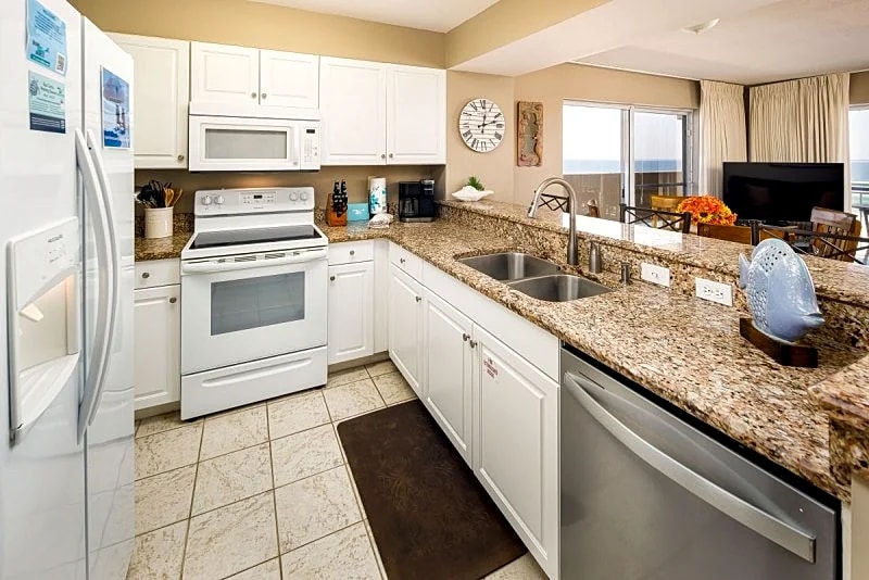 Pelican Isle 401-*Wrap-Around Balcony*-Fantastic Corner Condo-Free Golf &More in Fort Walton Beach, Florida, United States — photo 5