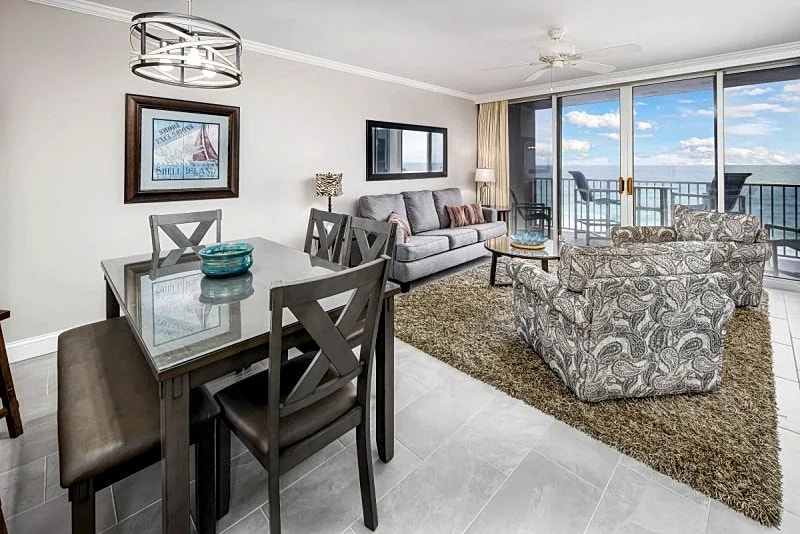 IP 604: Picture perfect beachfront condo- full kitchen, w/d, BBQ area, pool in Fort Walton Beach, Florida, United States — photo 4