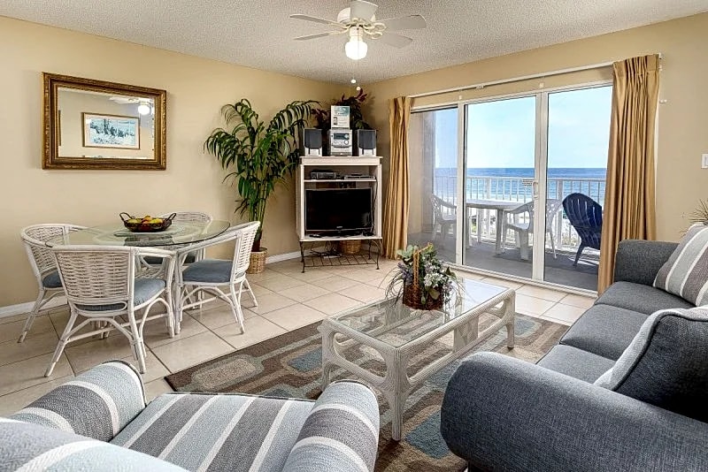 Gulf Dunes 306:Gorgeous gulf front unit-WiFi,pool,near boardwalk,FREE BCH SVC in Fort Walton Beach, Florida, United States — photo 3