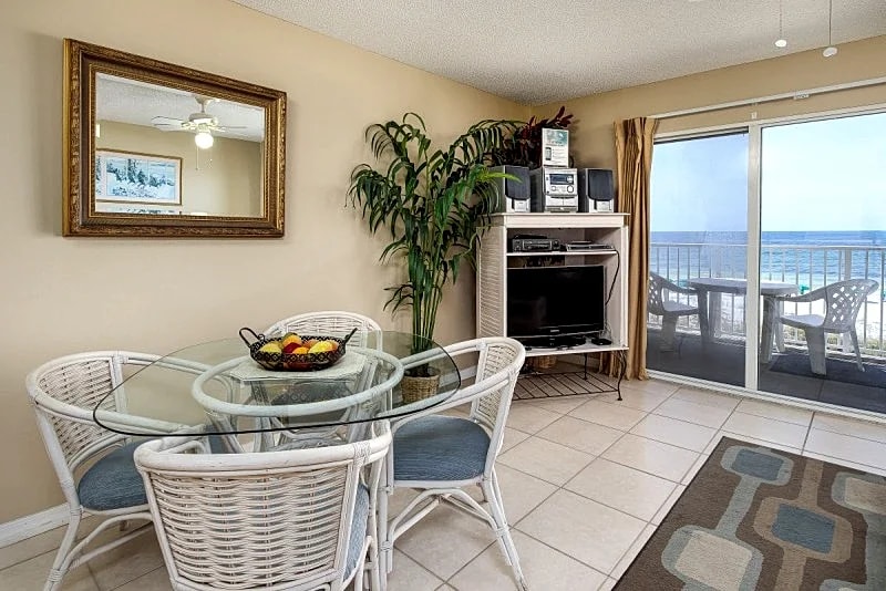 Gulf Dunes 306:Gorgeous gulf front unit-WiFi,pool,near boardwalk,FREE BCH SVC in Fort Walton Beach, Florida, United States — photo 4