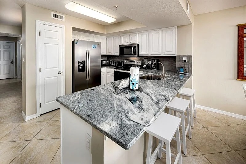 Gulf Dunes 303: - This delightful unit is rental ready !! FREE BEACH SERVICE in Fort Walton Beach, Florida, United States — photo 5