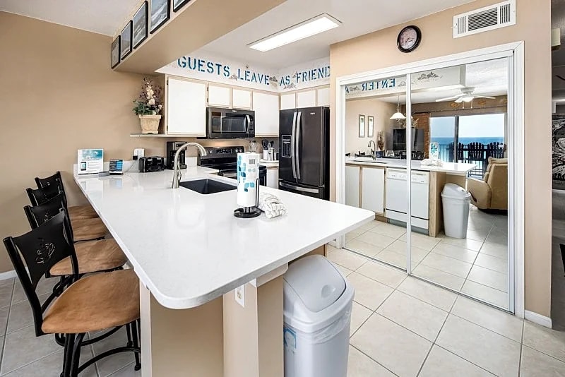 E.T.W4003: Upgraded Beachfront Condo-Full Kitchen,Wifi,Balcony,Free Beach Svc in Fort Walton Beach, Florida, United States — photo 5