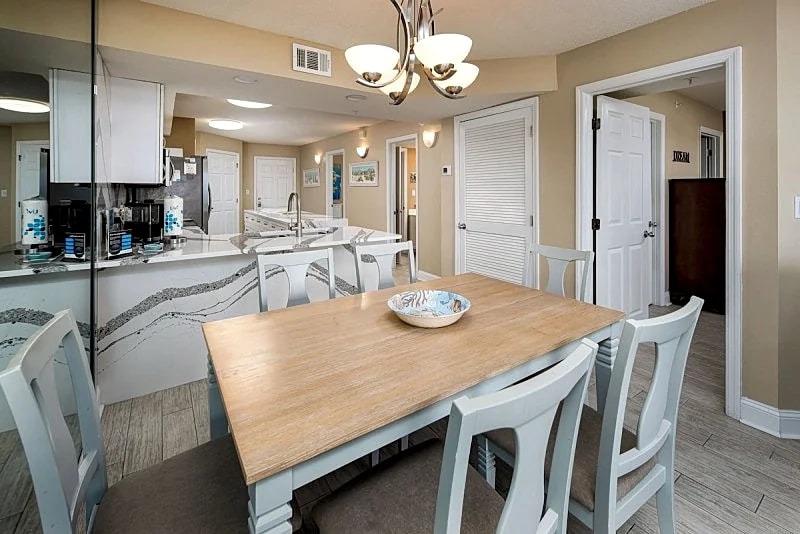 Summerlin 103: High-End furnishing -bistro patio set - beach service & more!* in Fort Walton Beach, Florida, United States — photo 4