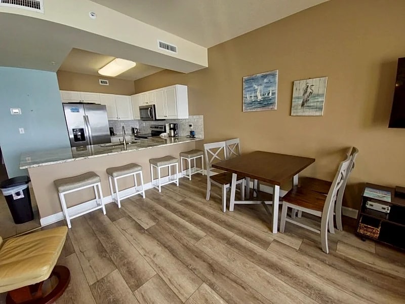 Pelican Isle 610: Lovely top floor condo, panoramic views, free beach service in Fort Walton Beach, Florida, United States — photo 4