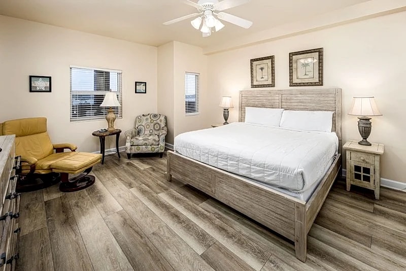 Pelican Isle 610: Lovely top floor condo, panoramic views, free beach service in Fort Walton Beach, Florida, United States — photo 5