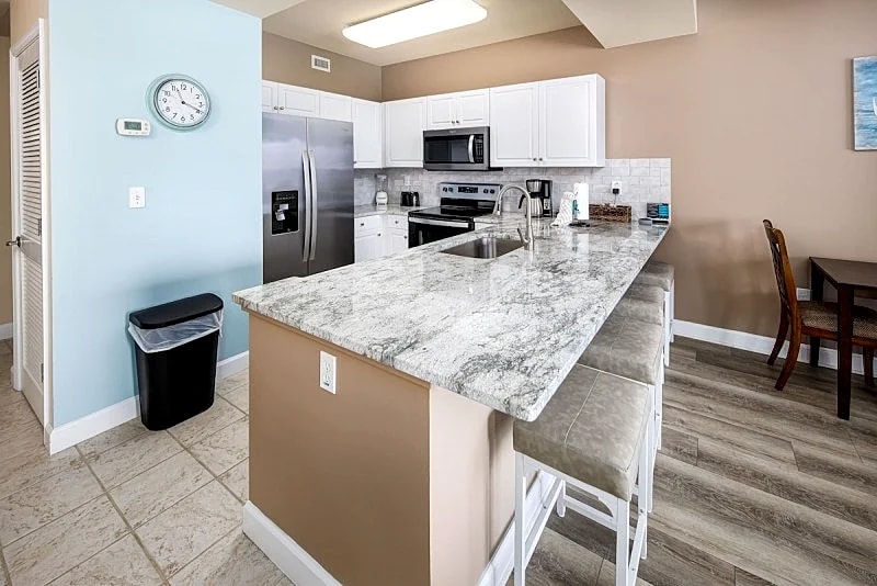 Pelican Isle 610: Lovely top floor condo, panoramic views, free beach service in Fort Walton Beach, Florida, United States — photo 2