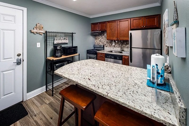 IBR 503: Updated Gulf Front Condo- Pool, Balcony, Free Beach Service & more! in Fort Walton Beach, Florida, United States — photo 4