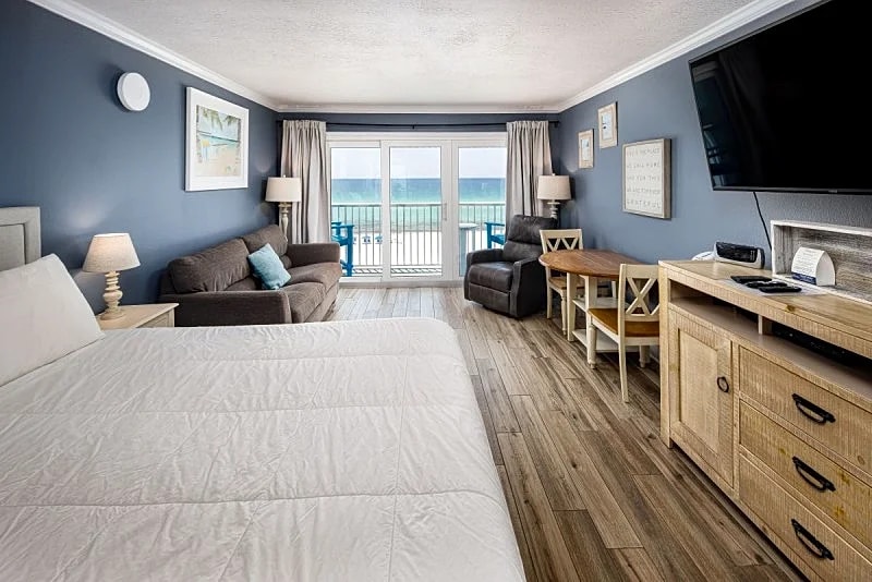 IBR 503: Updated Gulf Front Condo- Pool, Balcony, Free Beach Service & more! in Fort Walton Beach, Florida, United States — photo 5