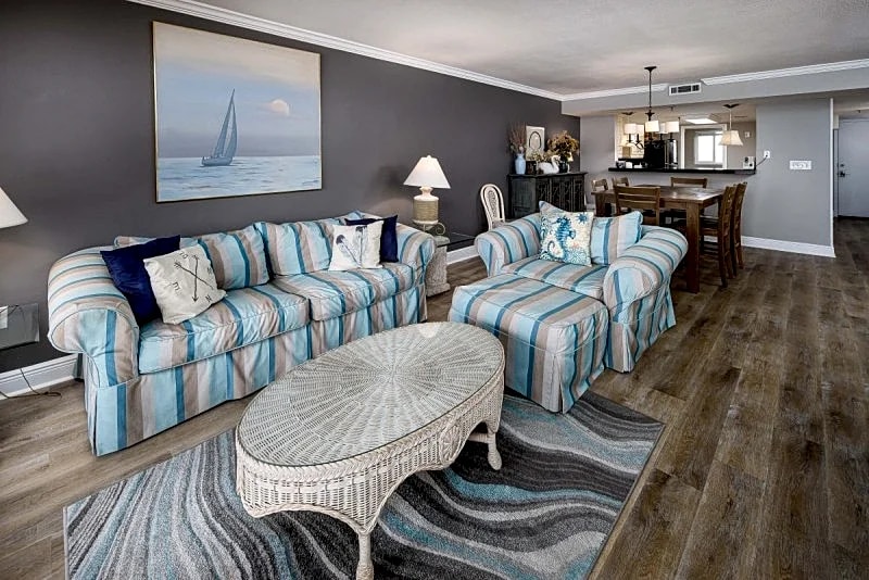 Surf Dweller 402: Mem. Fm And Pillowtop Beds~Family Oriented~Bchfrnt Master in Fort Walton Beach, Florida, United States — photo 4