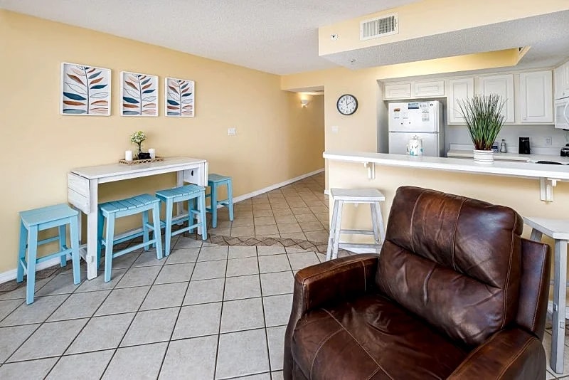 Gulf Dunes 207: Charming Condo, Wifi Cable ,Free Bch Svc in Fort Walton Beach, Florida, United States — photo 4