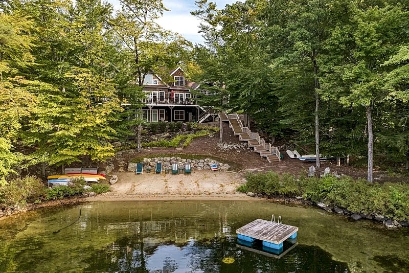 5000 Square Foot Winnipesaukee Luxury Home For 14 With 455 Feet of Waterfront