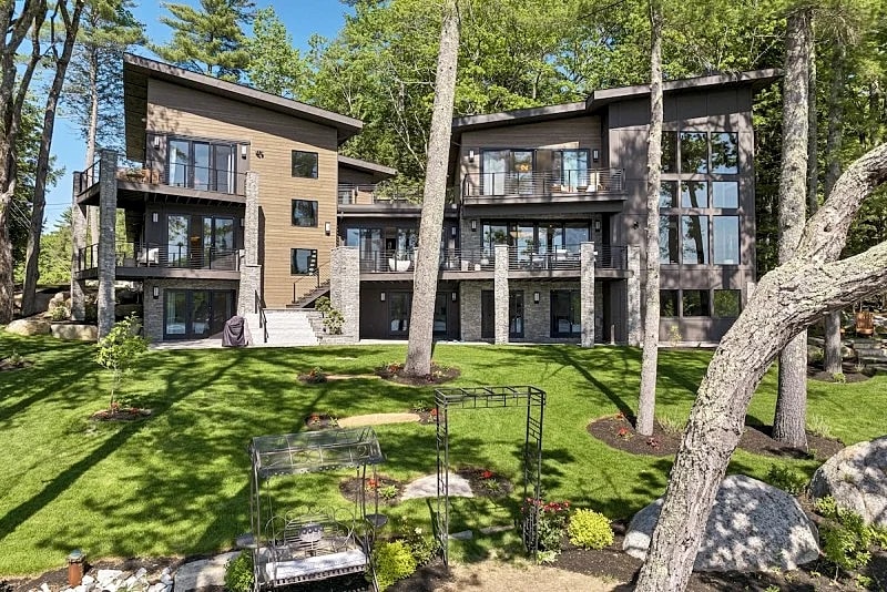 Luxury Winnipesaukee Home with 176 Ft Frontage Sleeps 17 in Moultonborough, New Hampshire, United States — photo 2