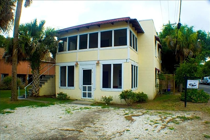 Rogers Folly Up LOW COST 2 Bedroom 1 Block from Beach and Center St. !!! in Folly Beach, South Carolina, United States — photo 4