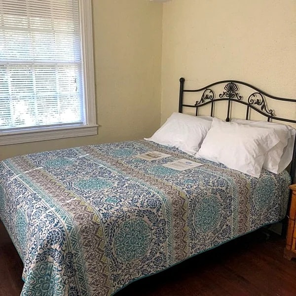 Rogers Folly Up LOW COST 2 Bedroom 1 Block from Beach and Center St. !!! in Folly Beach, South Carolina, United States — photo 5