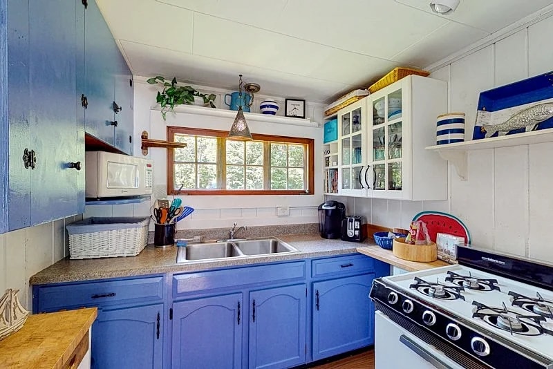 Absolutely Adorable Lake Winnipesaukee Cottage for 5 in Moultonborough, New Hampshire, United States — photo 5