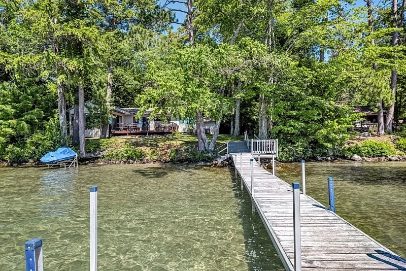 Beautiful Winnipesaukee Adorable Cottage and Bunkhouse for 10 Lovely Sunsets in Moultonborough, New Hampshire, United States — photo 5