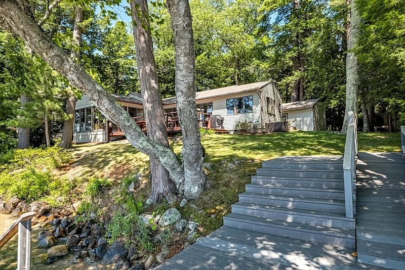 Beautiful Winnipesaukee Adorable Cottage and Bunkhouse for 10 Lovely Sunsets in Moultonborough, New Hampshire, United States — photo 2
