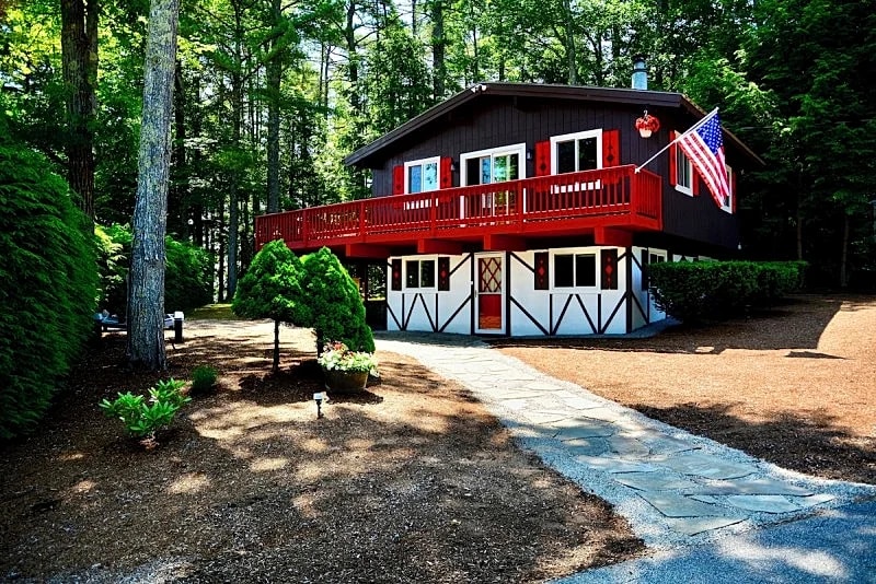 Patrician Shores 4 BR Winnipesaukee access partial water views in Meredith, New Hampshire, United States — photo 5