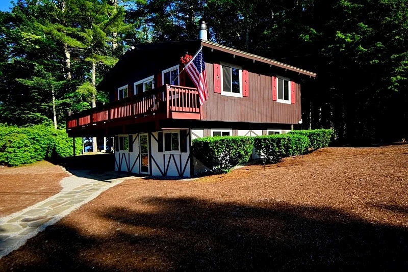 Patrician Shores 4 BR Winnipesaukee access partial water views in Meredith, New Hampshire, United States — photo 2