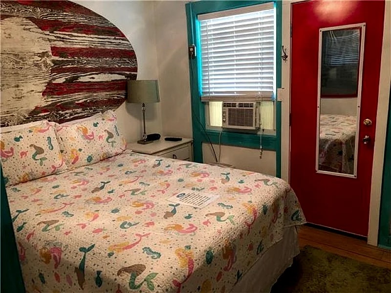 Surf Shack -1 bedroom beachfront paradise! in Folly Beach, South Carolina, United States — photo 5