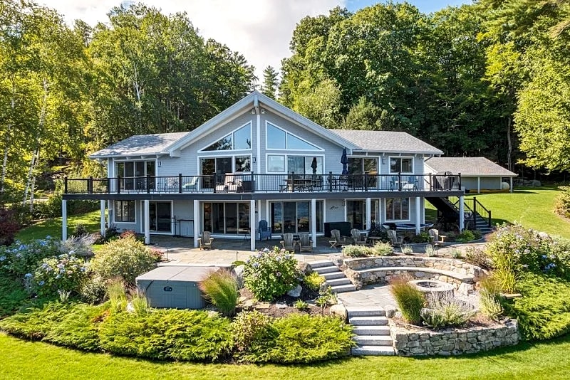 Winnipesaukee Waterfront Home And Guest House Sleeping 14 in Meredith, New Hampshire, United States — photo 2