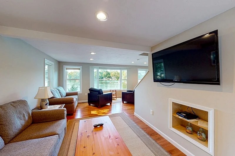 Winnipesaukee Waterfront in Meredith for 10 in Meredith, New Hampshire, United States — photo 4