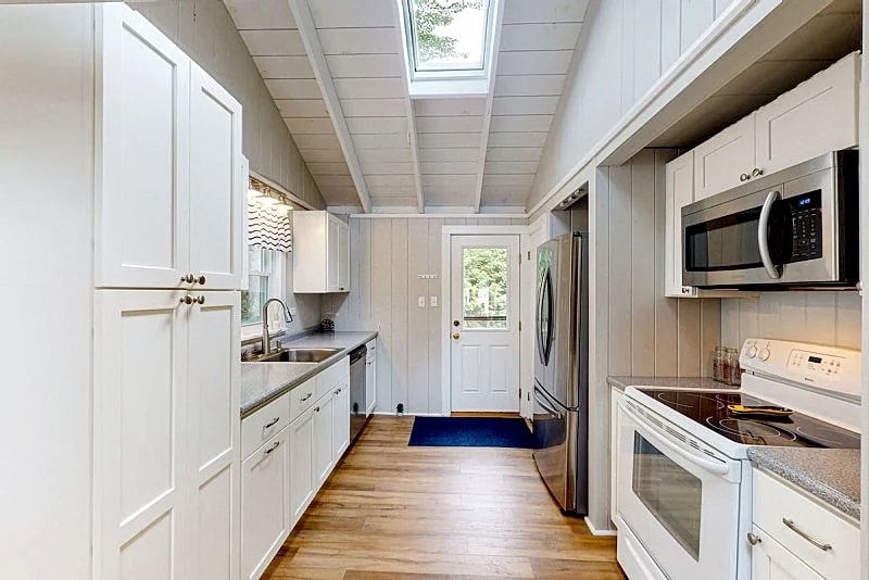 Adorable Winnipesaukee Lakehouse and Guest House for 12 in Moultonborough, New Hampshire, United States — photo 3