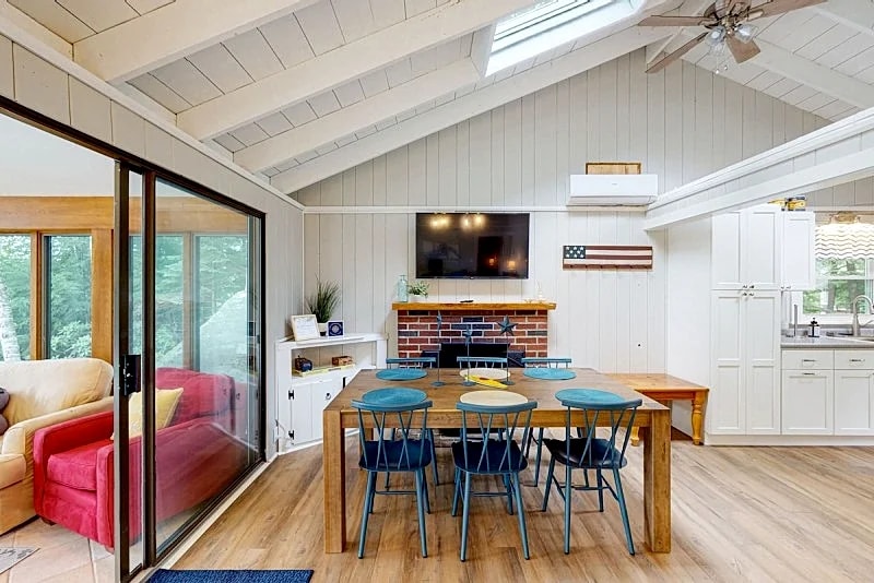 Adorable Winnipesaukee Lakehouse and Guest House for 12 in Moultonborough, New Hampshire, United States — photo 5