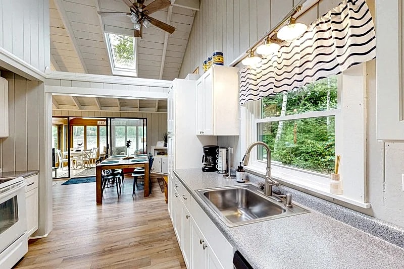 Adorable Winnipesaukee Lakehouse and Guest House for 12 in Moultonborough, New Hampshire, United States — photo 4