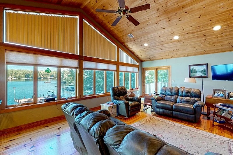 Lake Winnipesaukee Waterfront Vacation Rental in Moultonborough in Moultonborough, New Hampshire, United States — photo 4