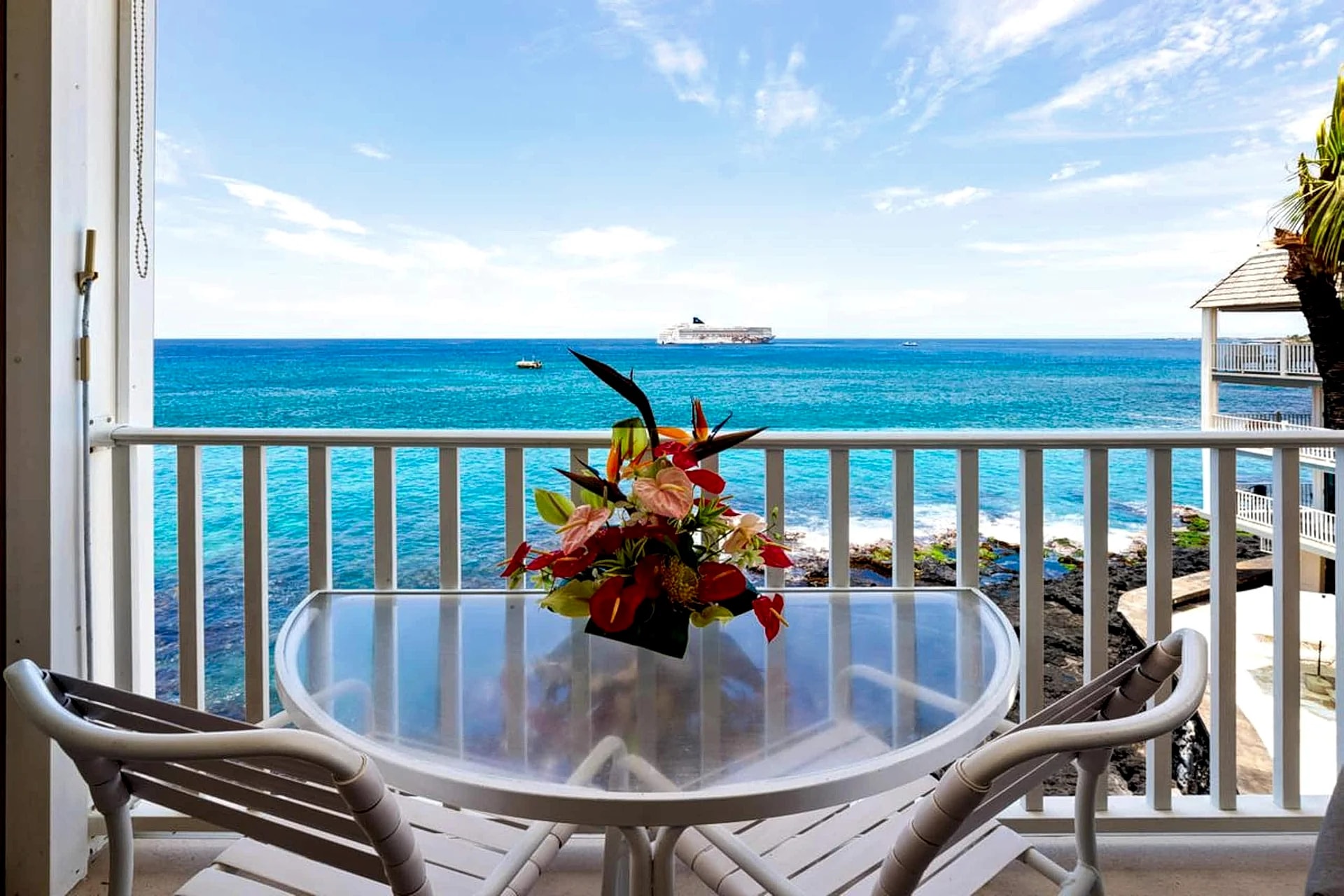 Hale Kona Kai 405 - Oceanfront Condo with Kona Views