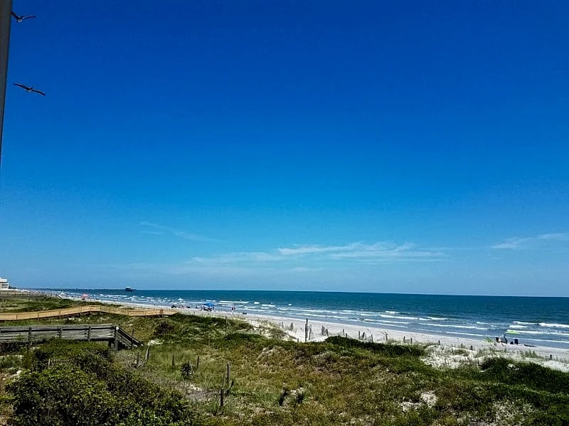 Blue Waters Beachfront 5 BR private beach access in Folly Beach, South Carolina, United States — photo 2