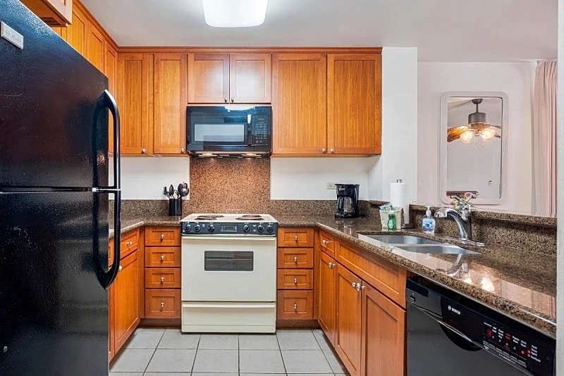 Kona By The Sea 315 - Direct ocean view in North Kona, Hawaii, United States — photo 3