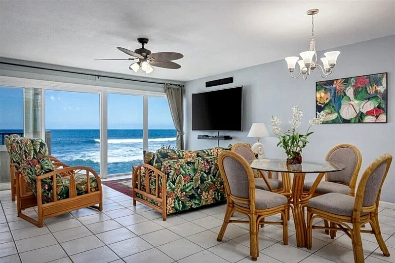 Banyan Tree 203 - Peaceful oceanfront Kona condo in North Kona, Hawaii, United States — photo 3