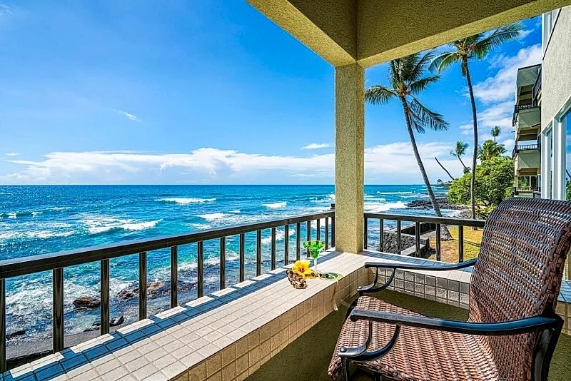 Banyan Tree 203 - Peaceful oceanfront Kona condo in North Kona, Hawaii, United States — photo 2