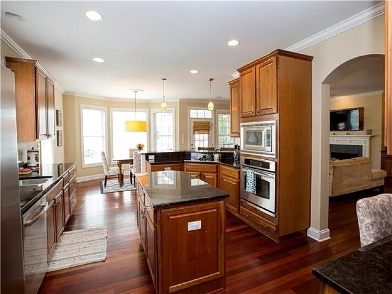 Salt Life – Pet Friendly Beautiful Modern 4 Bedroom Home 2.7 Miles from the Beach Sleeps 10 in Charleston, South Carolina, United States — photo 3