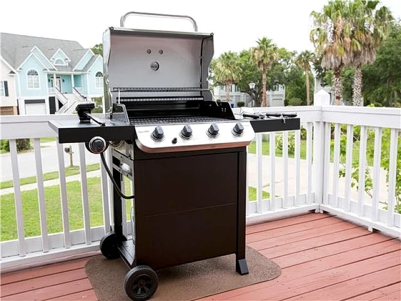 Salt Life – Pet Friendly Beautiful Modern 4 Bedroom Home 2.7 Miles from the Beach Sleeps 10 in Charleston, South Carolina, United States — photo 5