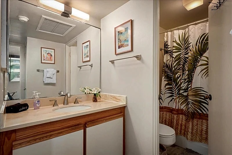 HKK 211 - Lagoon and Ocean view in North Kona, Hawaii, United States — photo 5