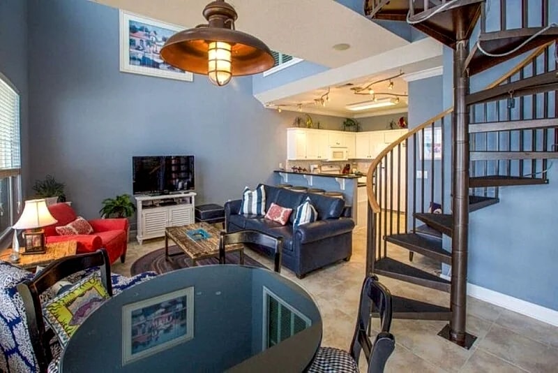 BLUE DOLPHIN PENTHOUSE LUXURY 3 BDR 3 BA message for discounts November December in Fort Walton Beach, Florida, United States — photo 3