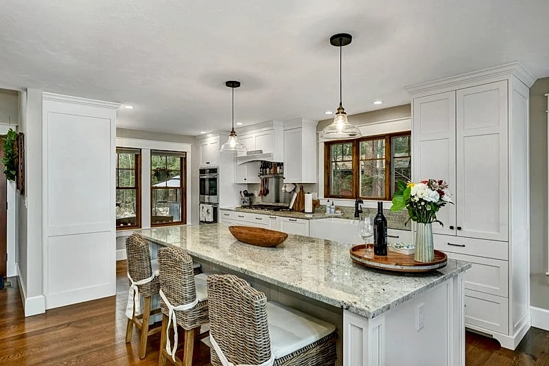 Luxury Lake House Overlooking Salmon Meadow Cove in Moultonborough, New Hampshire, United States — photo 4