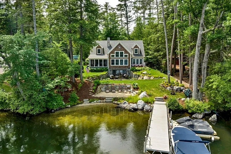 Luxury Lake House Overlooking Salmon Meadow Cove