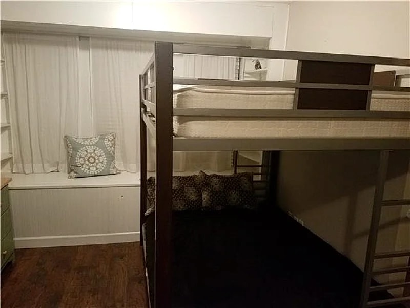 Beach or City! Have Both!!! Nice Affordable Whole Home close to Everything in Charleston, South Carolina, United States — photo 3