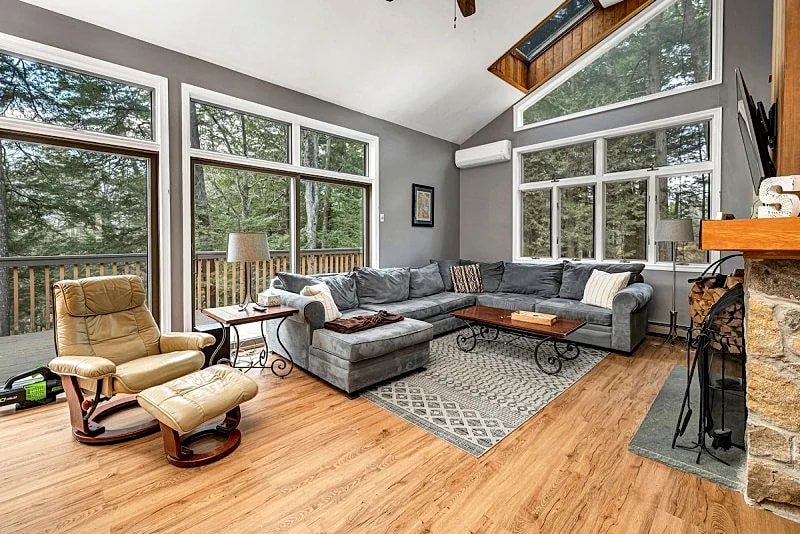 Wildwood on Lake Winnipesaukee Pet Friendly Beach Access Home Sleeping 10 in Moultonborough, New Hampshire, United States — photo 4
