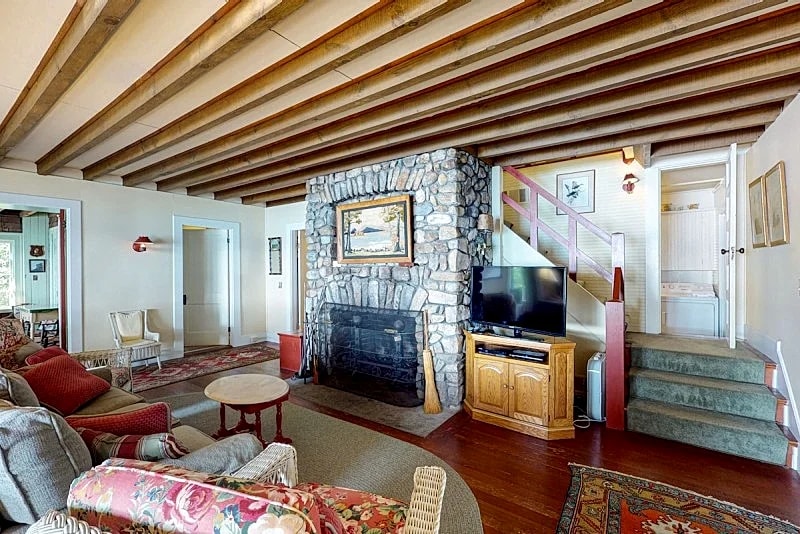 Old Time Family Lodge on Winnipesaukee With Gorgeous Sand Beach in Wolfeboro, New Hampshire, United States — photo 5